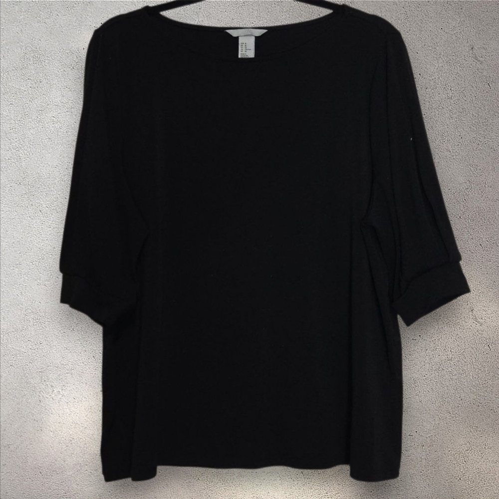 ▪️H&M Classic Black Crewneck Blouse